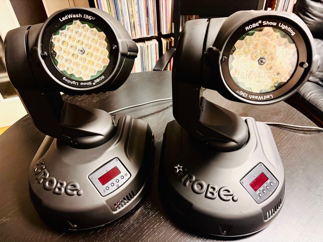 ムービングライト送無2台ROBEshow lighting ledwash136