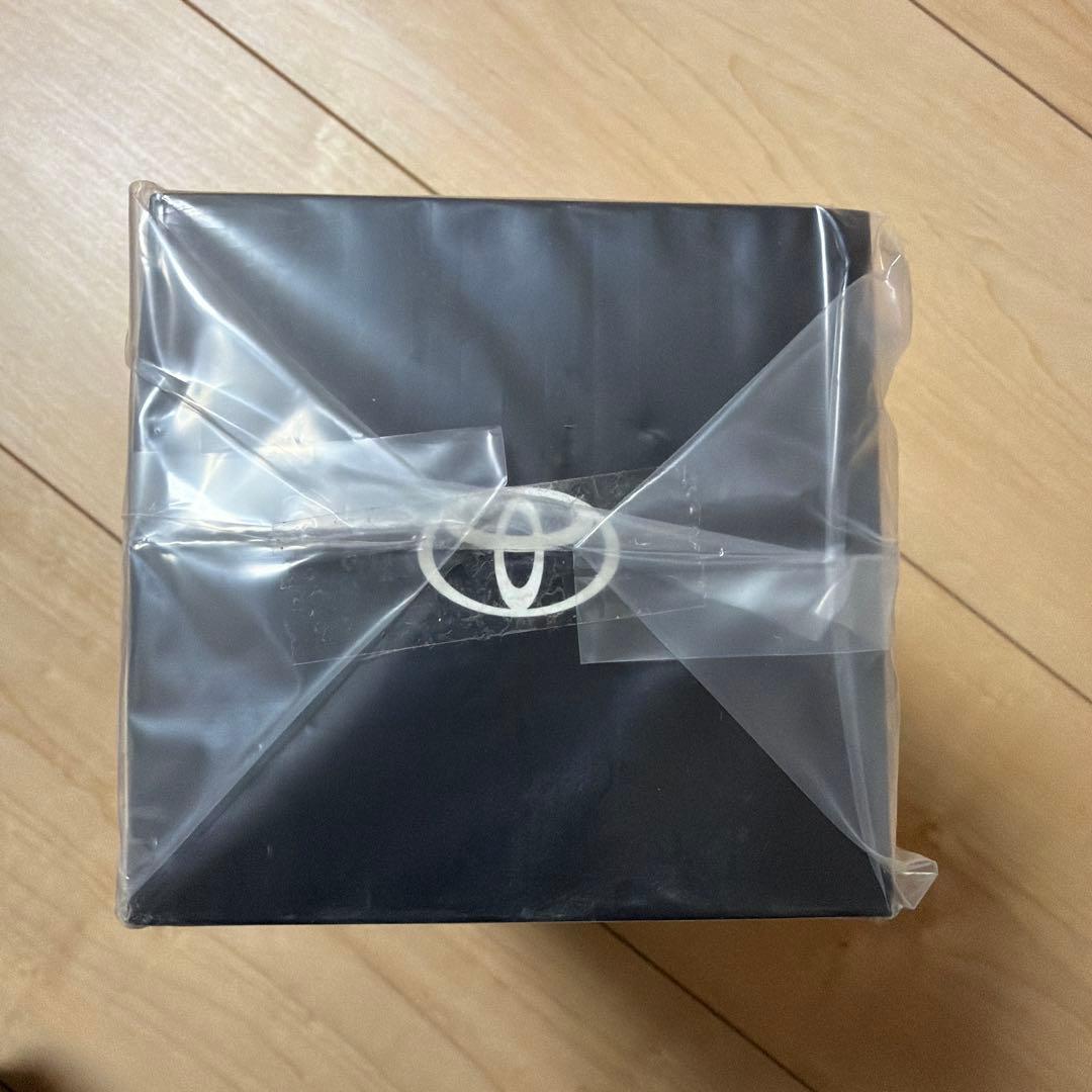 色*色様 ミニカー　ヴォクシー1/30 ホワイトパールクリスタルシャイン