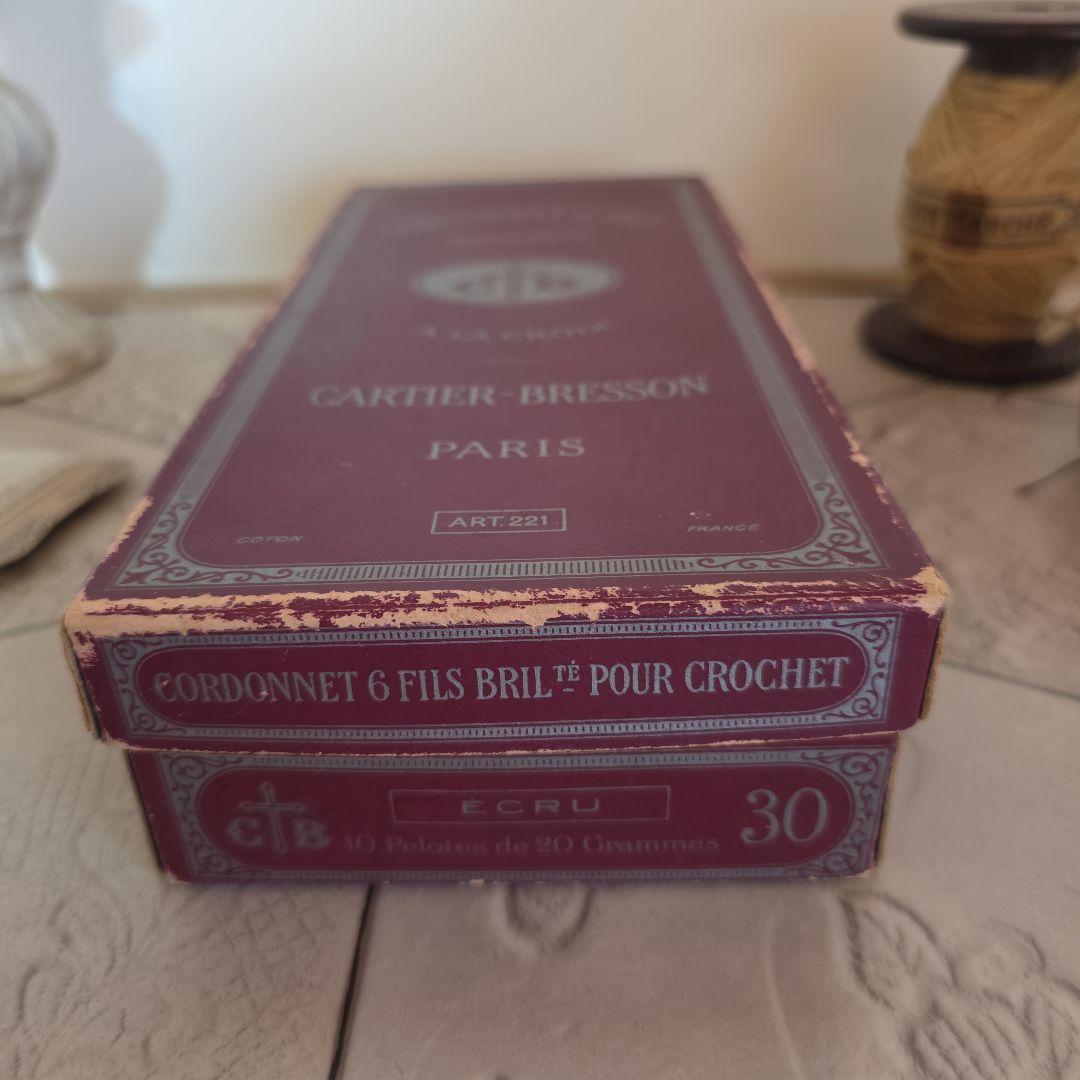 専用となります　フランスアンティーク　糸箱　デットストック糸付き　裁縫　収納箱