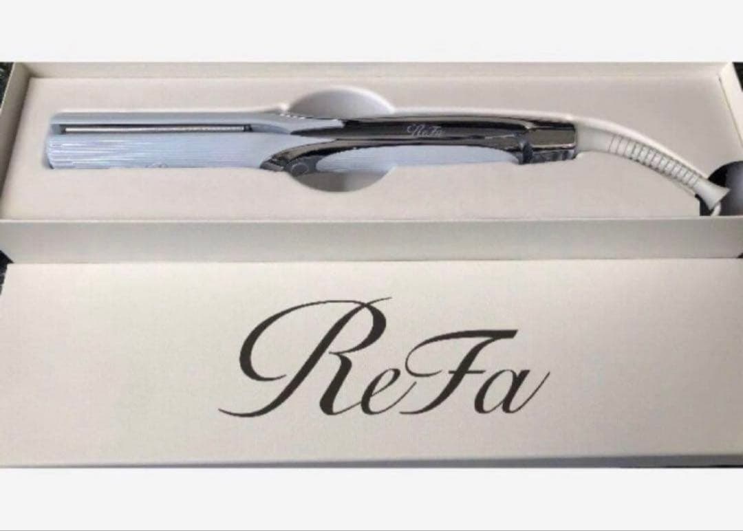 最新モデル　新品　リファ　ストレートアイロン　プロ