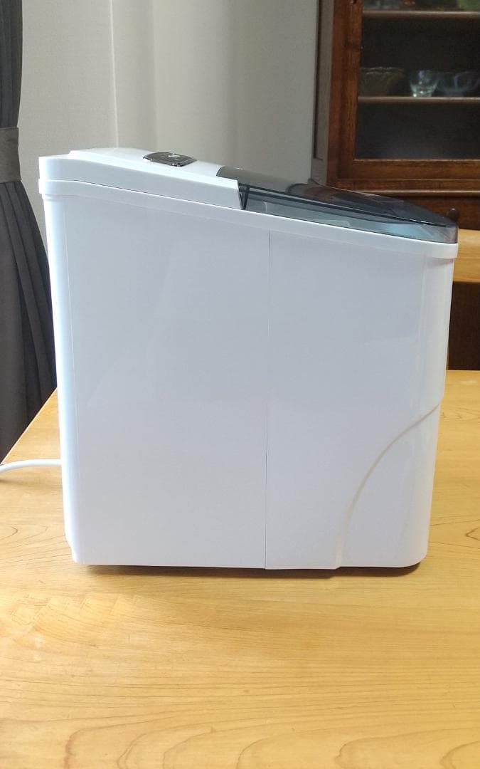 VERSOS ベルソス 高速製氷機 VS-ICE011-WH ホワイト　23年製