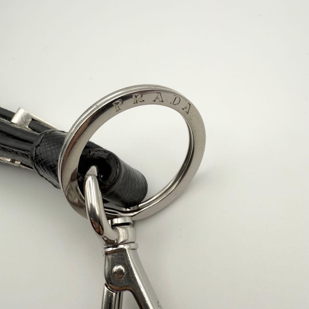 PRADA サフィアーノレザー トライアングルプレート キーケース