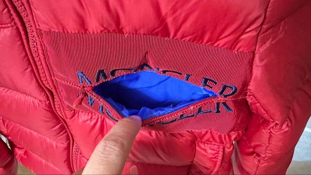 MONCLER フード付きダウンジャケット レッド 116cm 6a