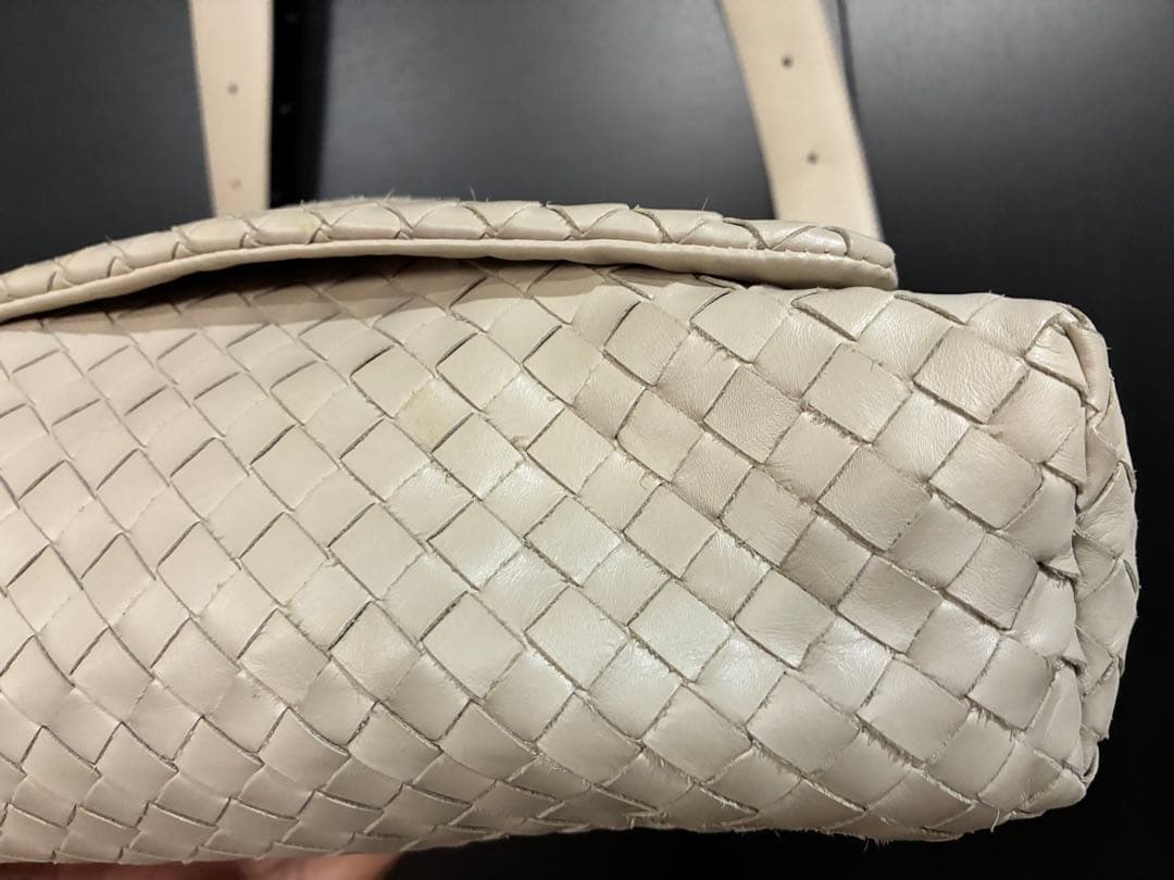 [美品]ボッテガヴェネタイントチャートメッセンジャーバック希少アイボリー