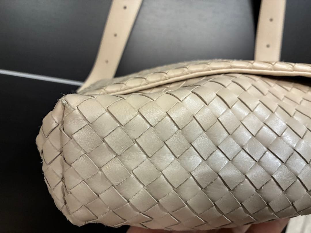 [美品]ボッテガヴェネタイントチャートメッセンジャーバック希少アイボリー