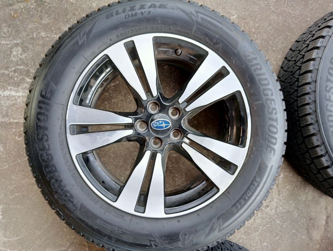 ハローキティ　スバル純正17インチホイール スタッドレス 4本セット