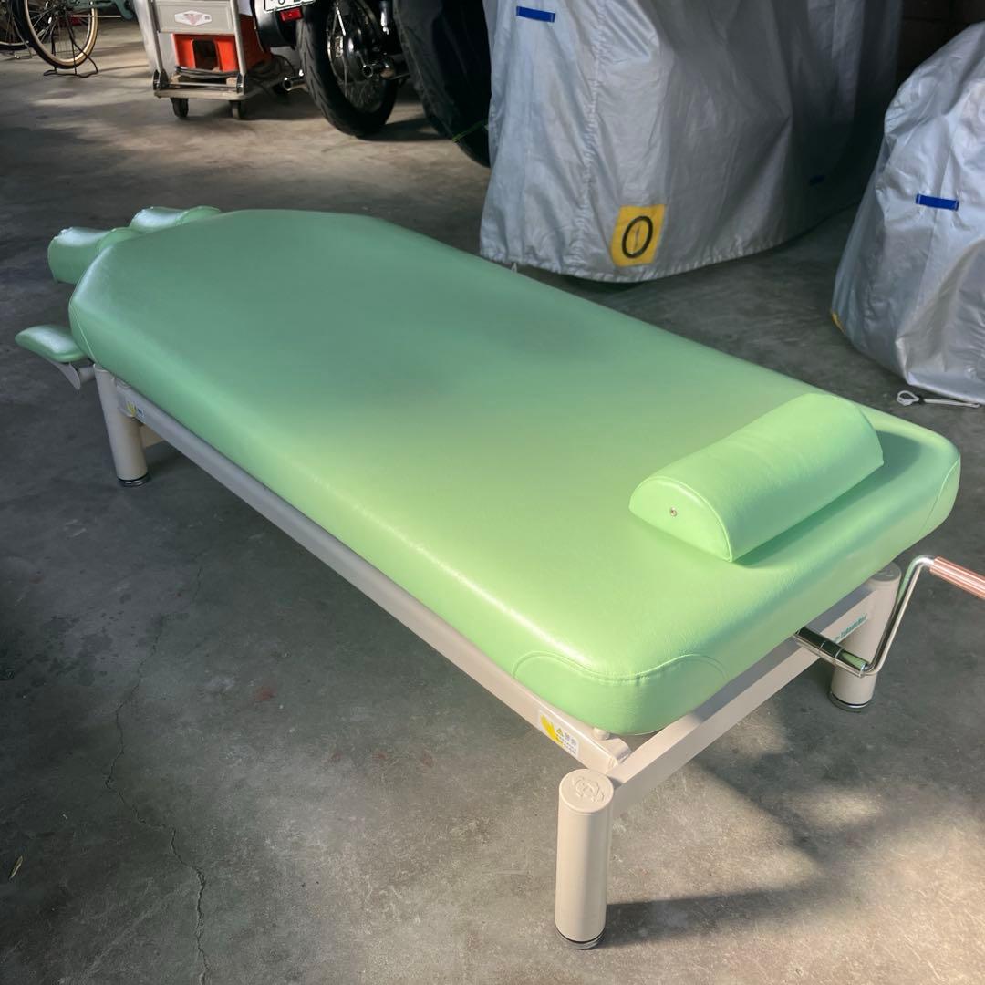 スクエアエニクス　高田ベッド 施術ベッド 手動昇降 ライトグリーン