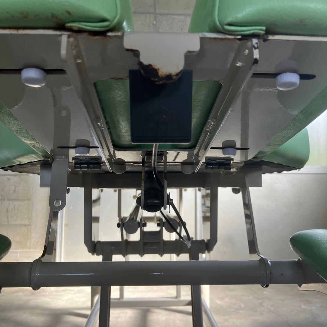 スクエアエニクス　高田ベッド 施術ベッド 手動昇降 ライトグリーン