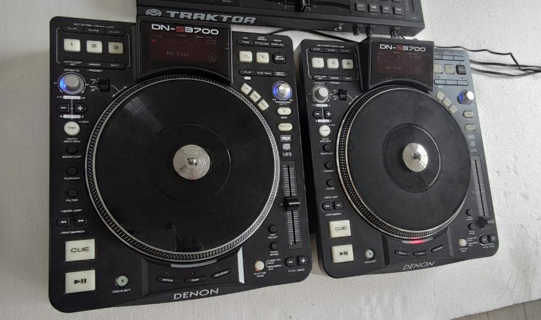 DJ機材 2x DENON DN-S3700 + 1x tracktor S1