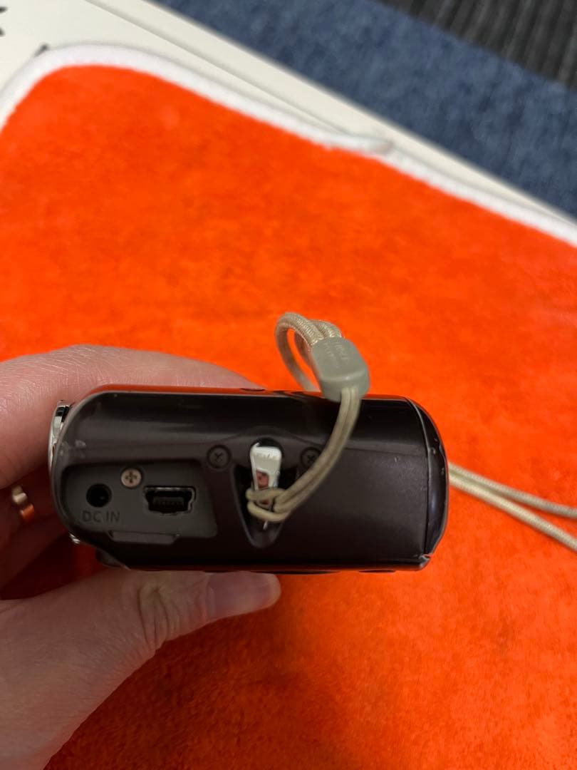 CANON　デジタルカメラ　PoweShot A1000 IS　PC1309