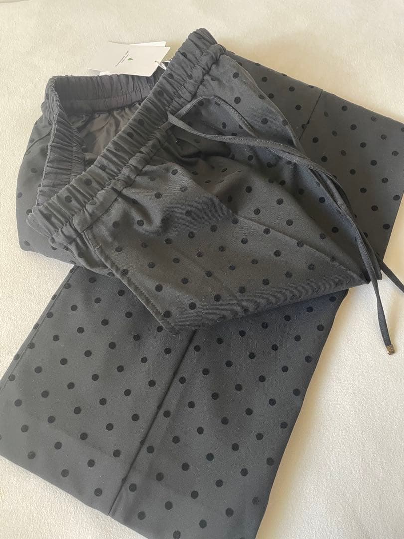 フロッキードットニーハイフレアパンツ