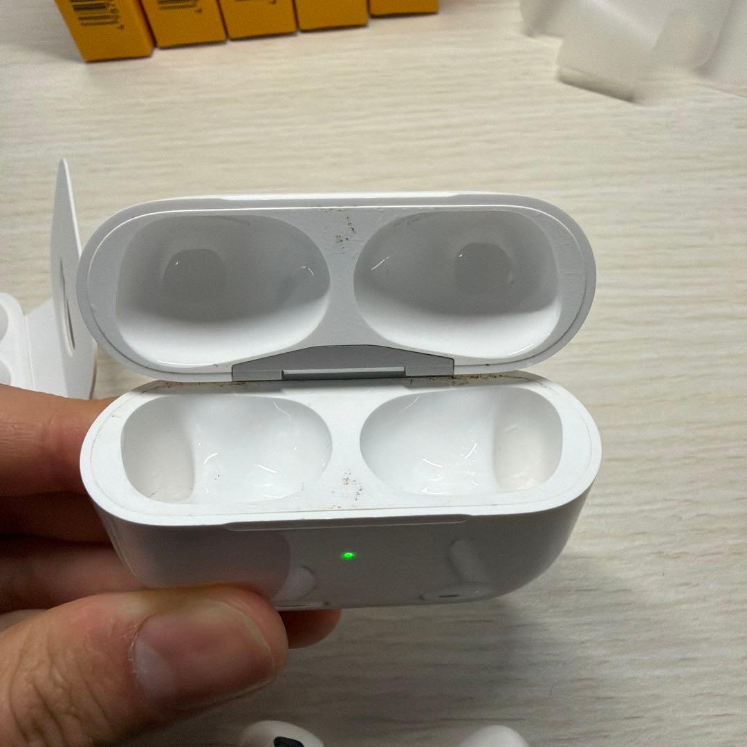 AirPods pro2本体 ホワイト 充電ケース付き　イヤーチップ新品