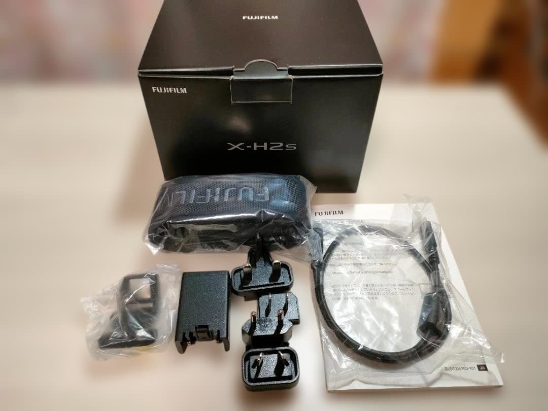 送料無料　FUJIFILM X-H2S ミラーレスカメラ おまけ付き