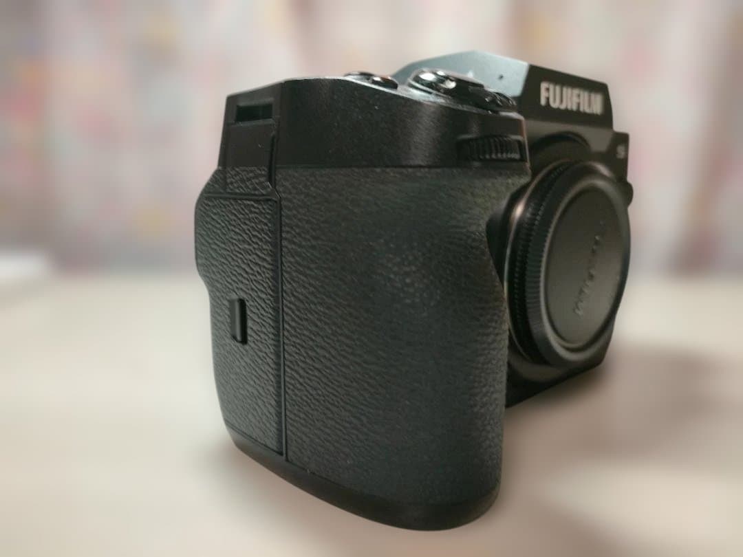 送料無料　FUJIFILM X-H2S ミラーレスカメラ おまけ付き