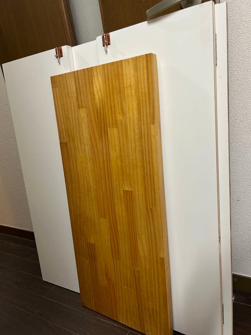 ナチュラルウッドのシンプルなカウンターテーブル