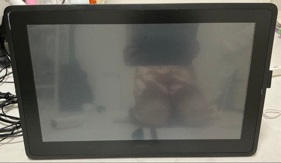 Wacomの液晶ペンタブレットcintiq 22とペン・左手デバイス付き