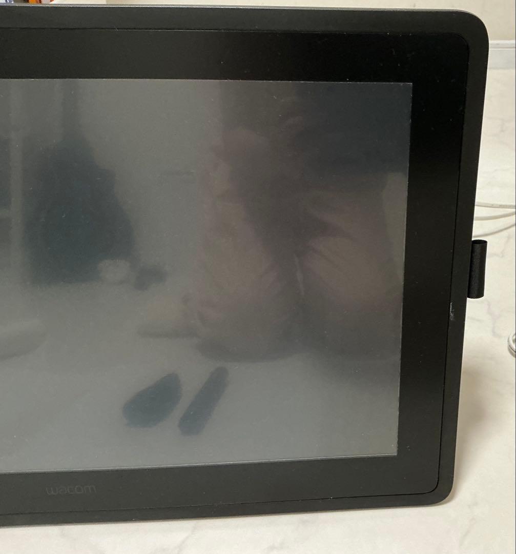 Wacomの液晶ペンタブレットcintiq 22とペン・左手デバイス付き