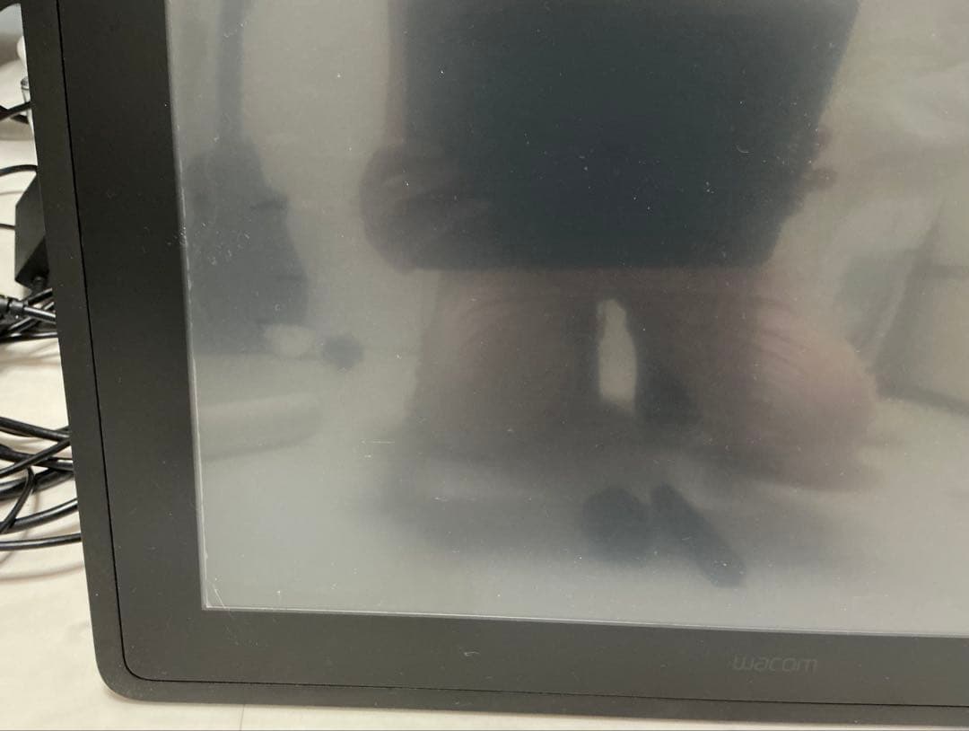 Wacomの液晶ペンタブレットcintiq 22とペン・左手デバイス付き