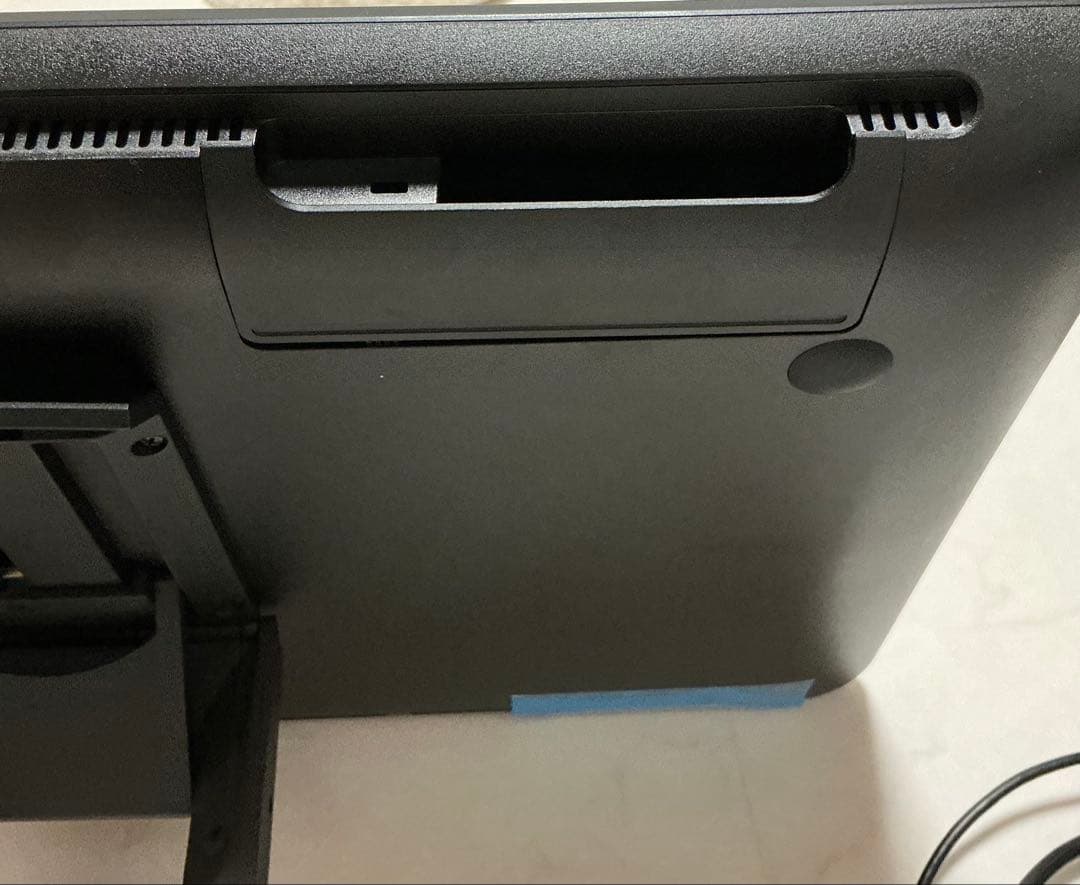 Wacomの液晶ペンタブレットcintiq 22とペン・左手デバイス付き