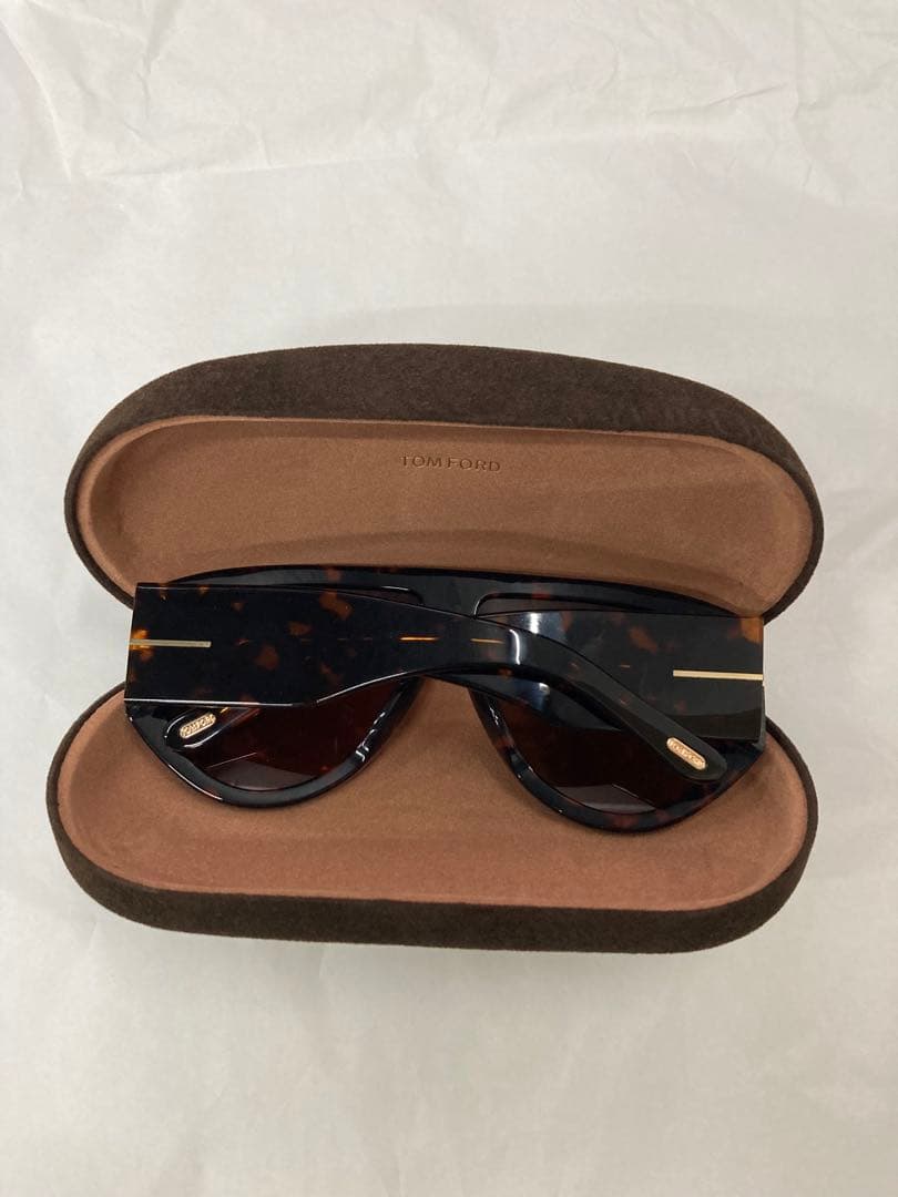 Tom fordトータスシェル ブラウンレンズ サングラス