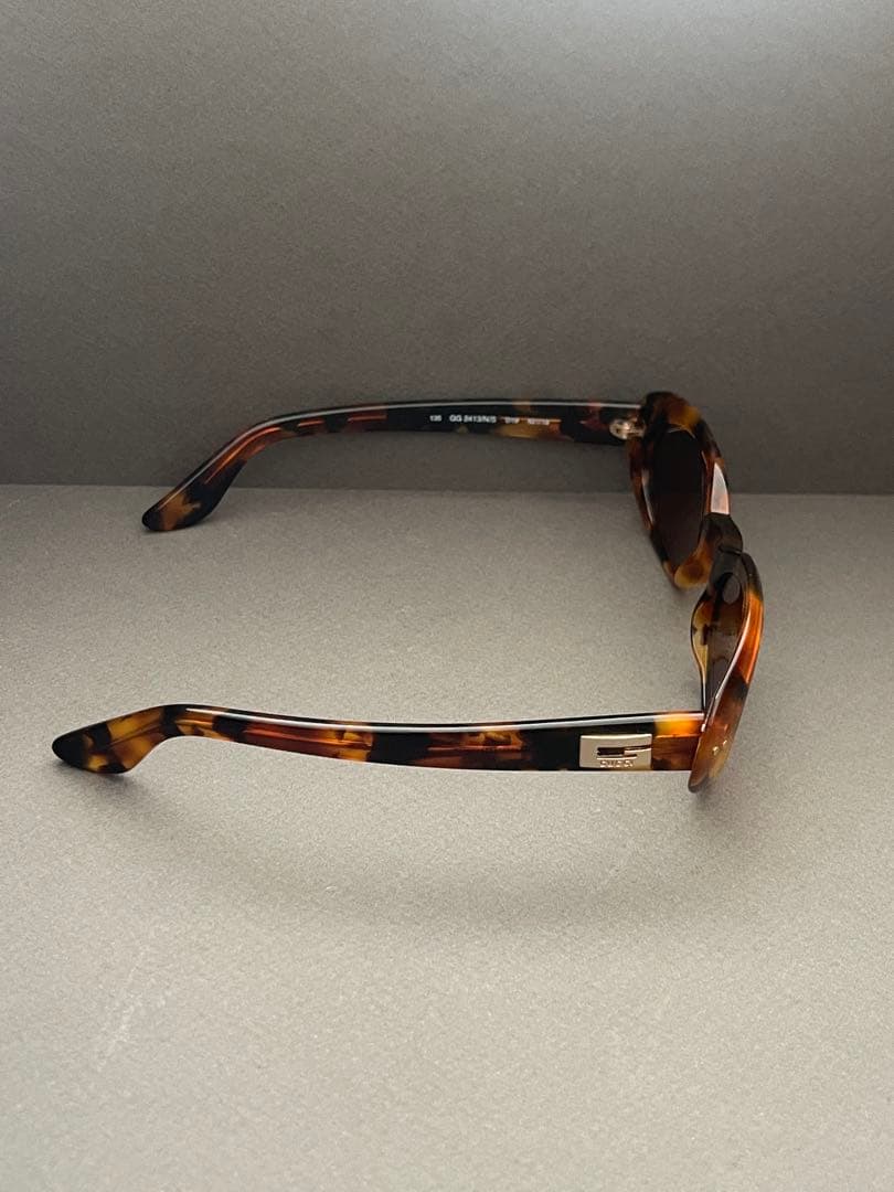 gucciべっ甲柄オーバル型サングラス