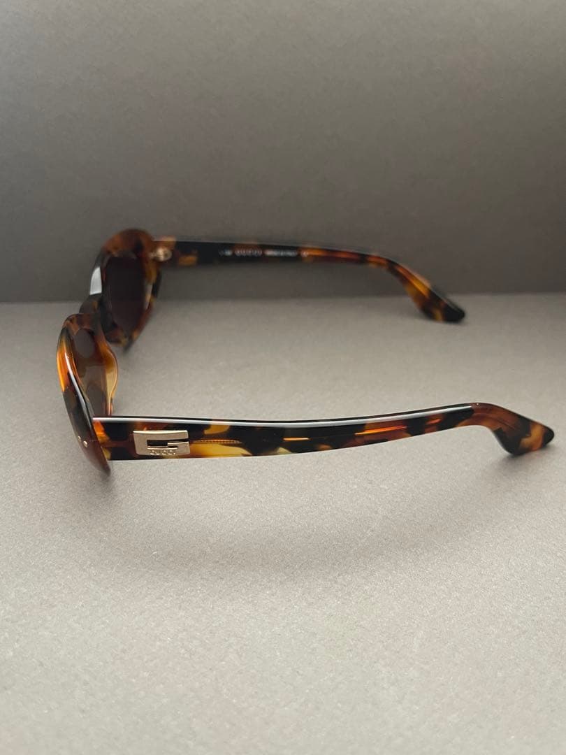 gucciべっ甲柄オーバル型サングラス