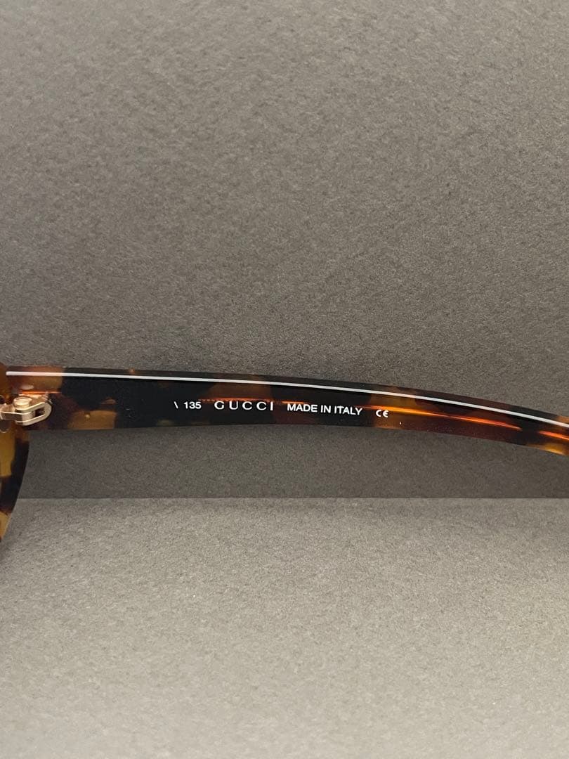 gucciべっ甲柄オーバル型サングラス