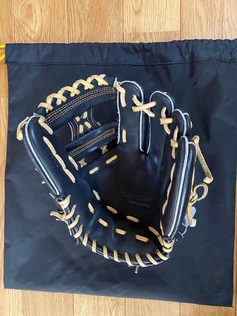 ZETT プロステイタス　内野手用　軟式グローブ 黒/ベージュ 収納袋付き