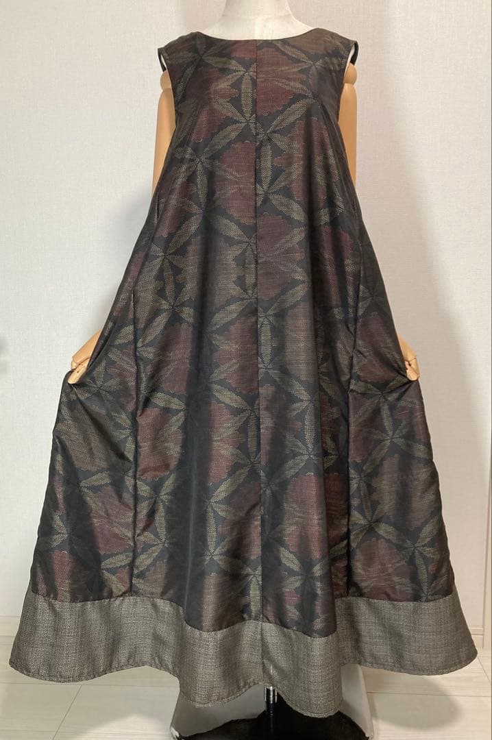 着物リメイク　大島紬裾切り替えロングフレアワンピース（後ろVネック）着丈125㎝