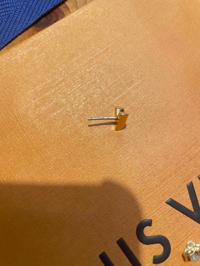 LOUIS VUITTON ゴールド片耳用ピアス