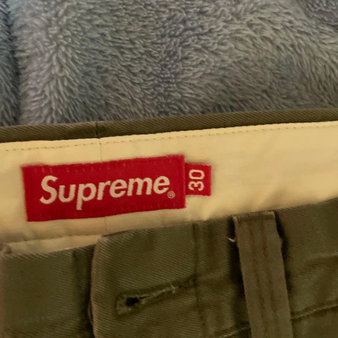 シュプリームsupreme チノパン30 オリーブ　ステッカー付き