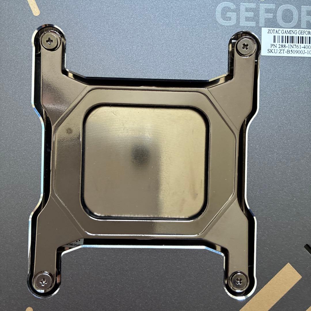 グラフィックボード　グラボ 5090 ヒートシンク　ファン　など