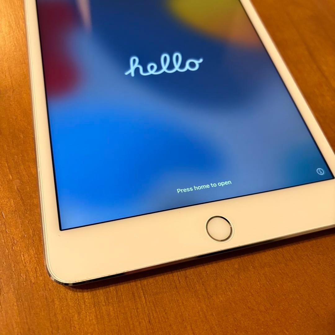 【Apple】iPadmini4 シルバー