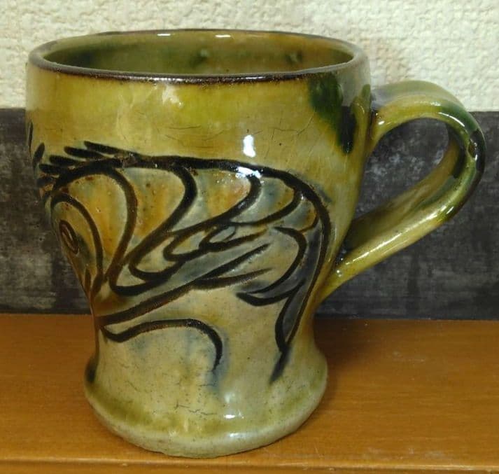 hn 人間国宝 金城次郎 壷屋焼マグカップ(笑魚海老紋カップ）栞 共箱