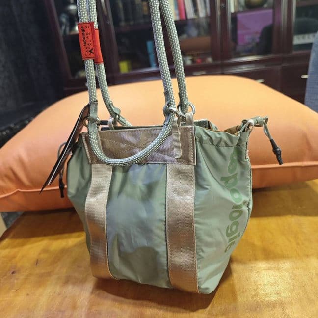 Topologie オリーブグリーン ナイロンショルダーバッグ大容量 旅行バッグ