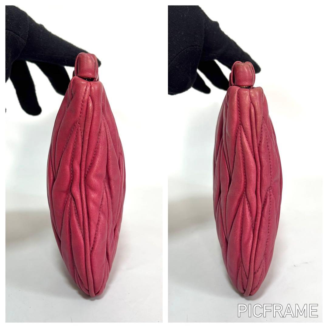 ミュウミュウ クラッチバッグ マテラッセ レザー ショッキングピンク