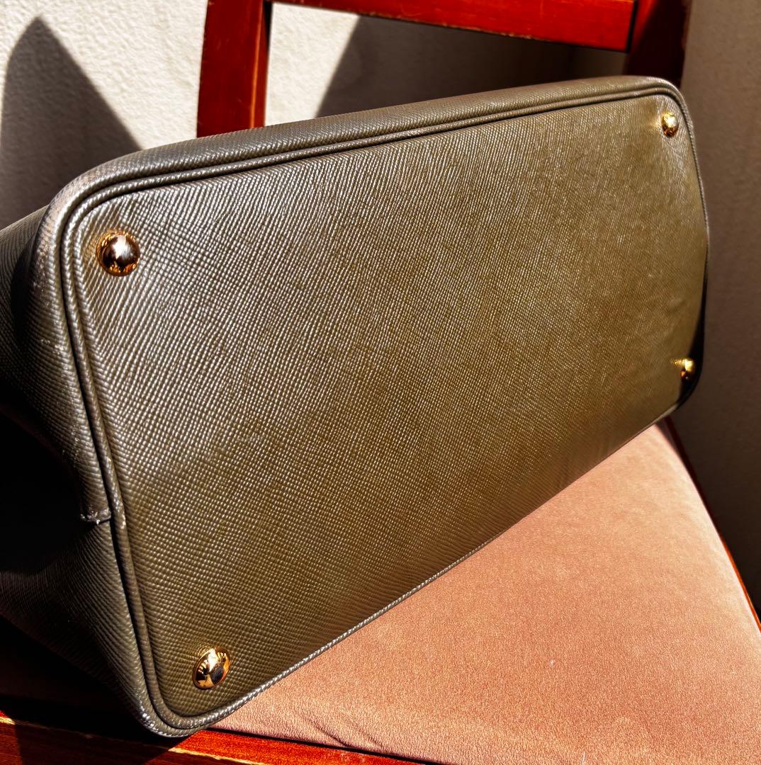 【美品！】PRADA プラダ　アースカラー