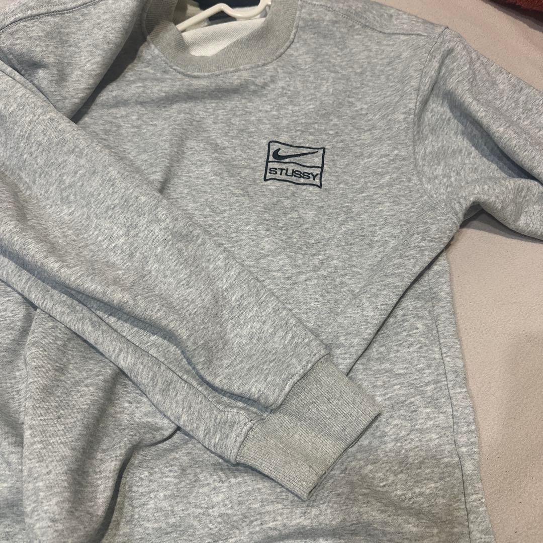 Stussy グレー トレーナー Nikeロゴ入り