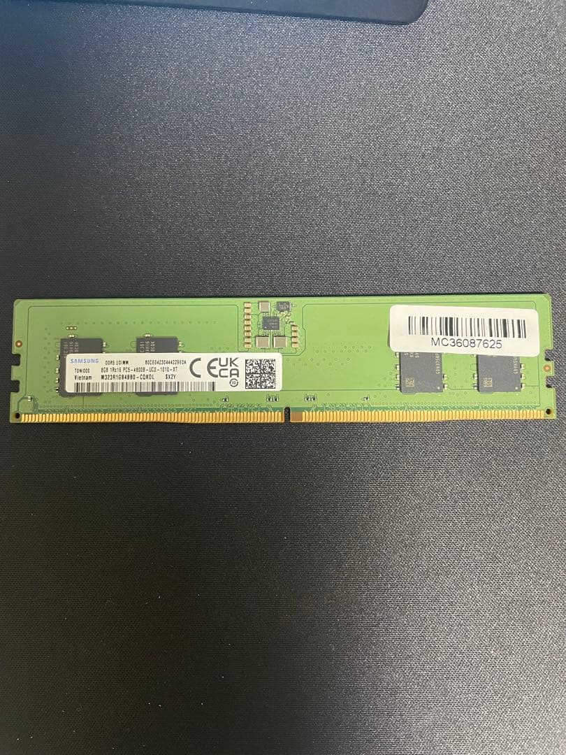 Samsung 8GB DDR5 UDIMM メモリ