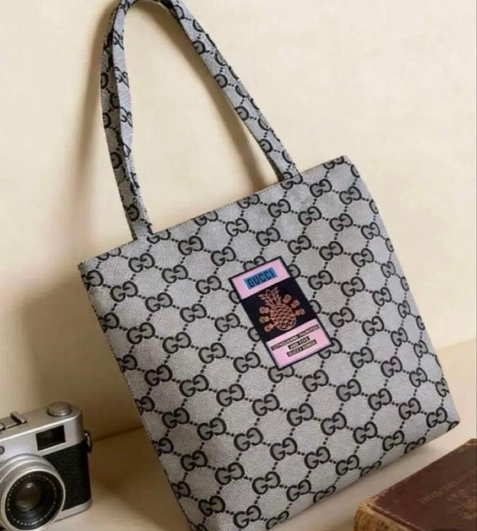 GUCCIロゴキャンバストートバッグ