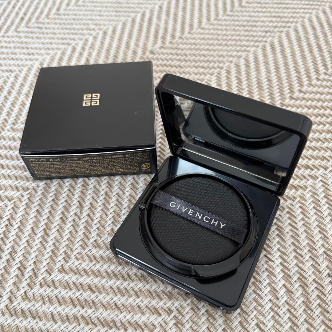 【新品値下げ】GIVENCHY ジバンシイ　ソワンノワールUVコンパクト