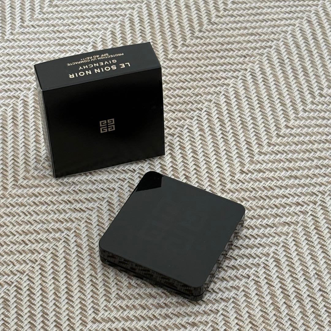 【新品値下げ】GIVENCHY ジバンシイ　ソワンノワールUVコンパクト