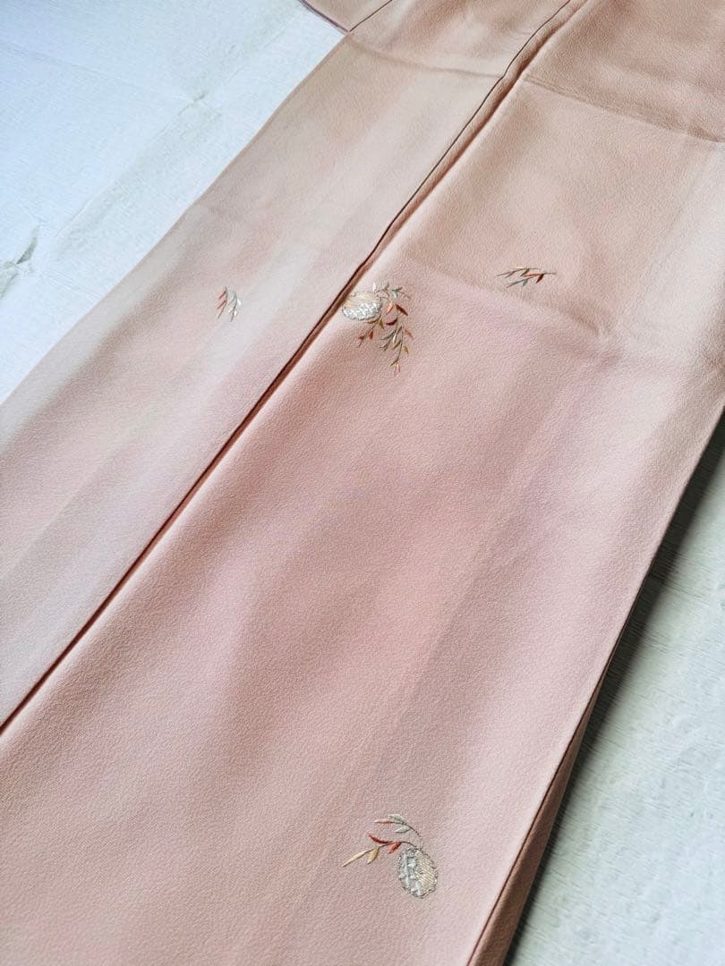 正絹　色無地　袷　刺繍　飛び柄　ベージュピンク