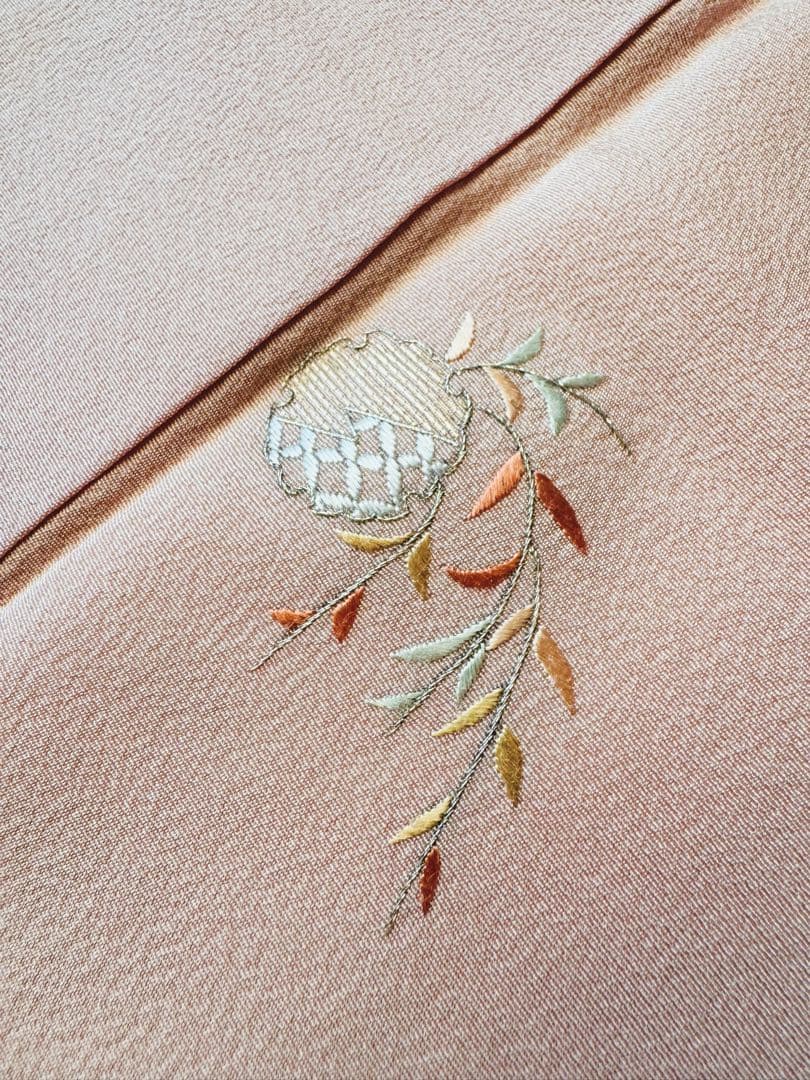 正絹　色無地　袷　刺繍　飛び柄　ベージュピンク