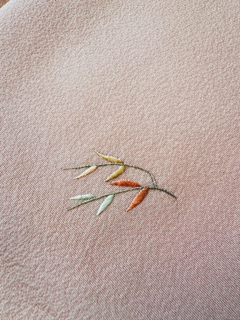 正絹　色無地　袷　刺繍　飛び柄　ベージュピンク