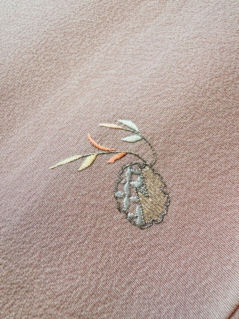 正絹　色無地　袷　刺繍　飛び柄　ベージュピンク