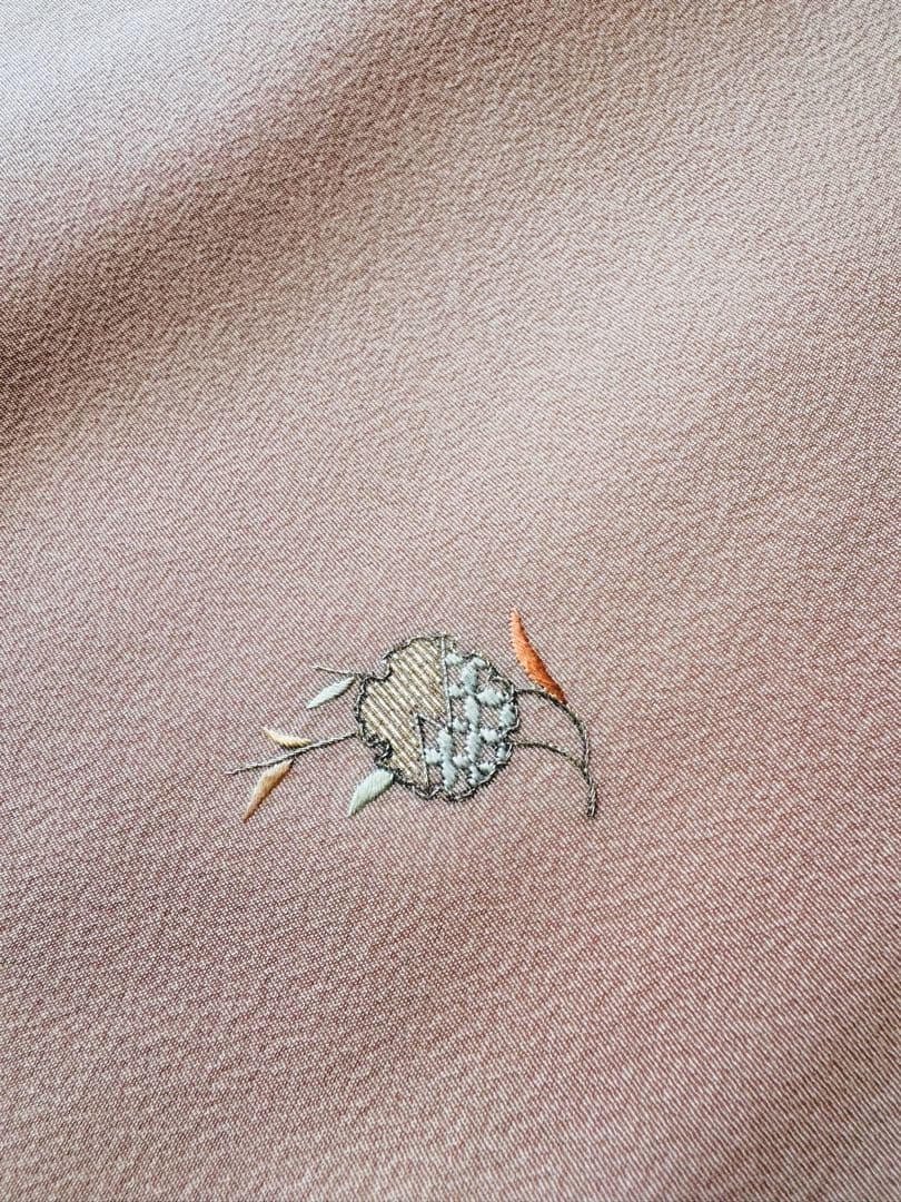 正絹　色無地　袷　刺繍　飛び柄　ベージュピンク
