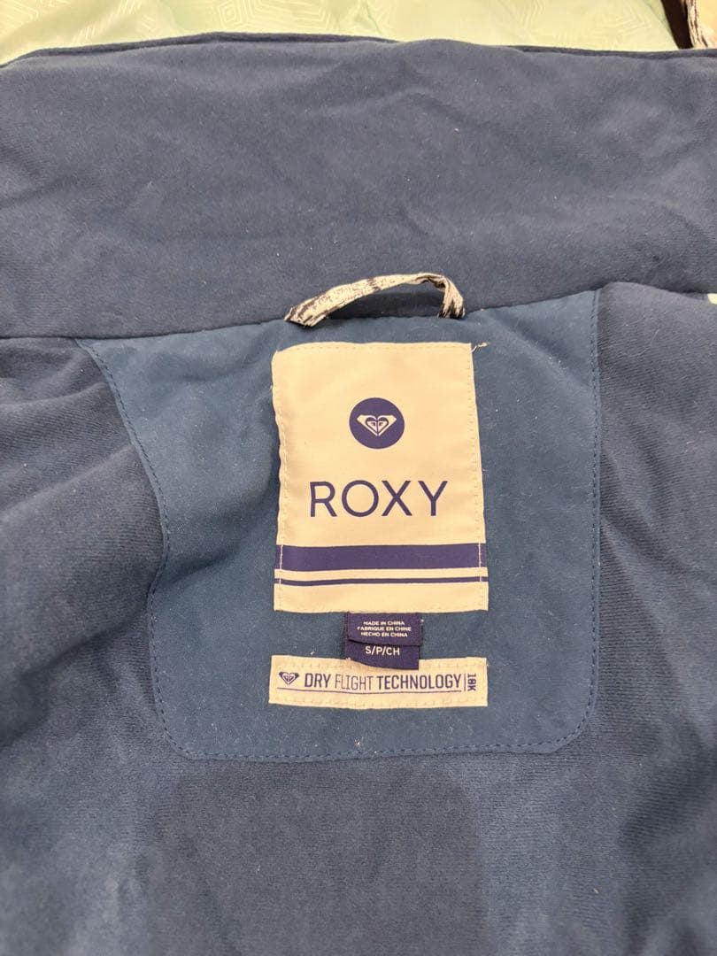 スノーボードウエアROXY/上下(ヒップパッドおまけ付き)女性用Sサイズ