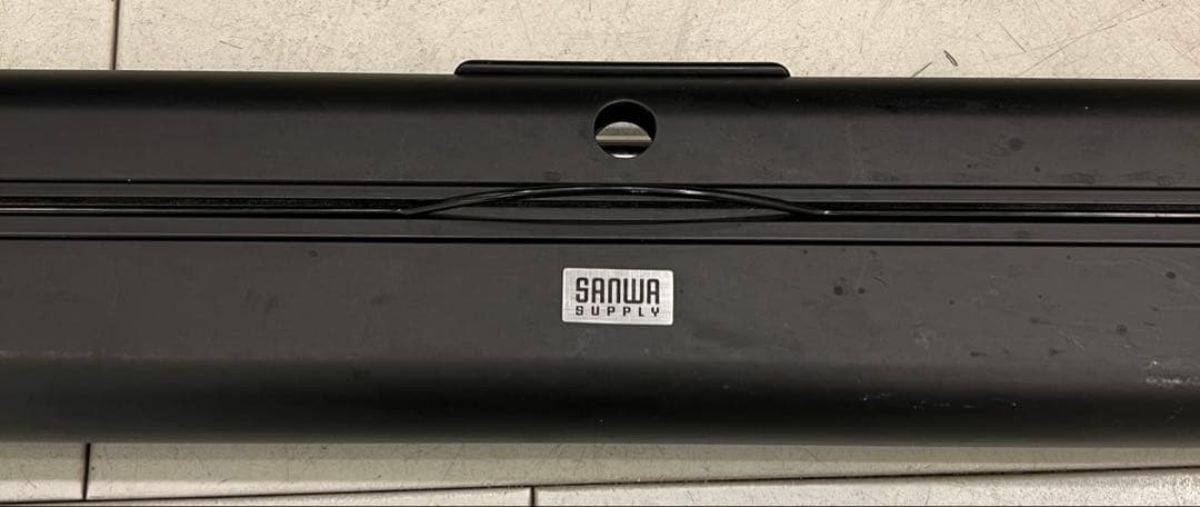 プロジェクタースクリーン（床置き式）サンワサプライ80型相当