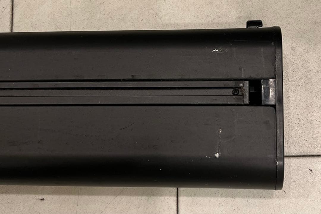 プロジェクタースクリーン（床置き式）サンワサプライ80型相当